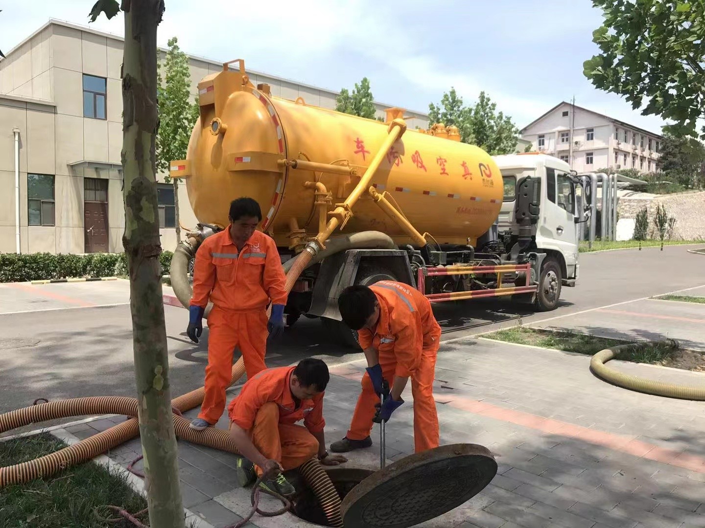 南芬化粪池清理与5-8吨吸粪车施工效率分析
